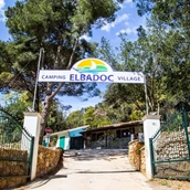 Espacio de estacionamiento para vehículos recreativos - Camping Elbadoc Village - Eingang - ELBADOC Camping Village