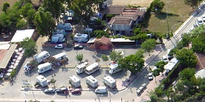 Plaza de aparcamiento para autocaravanas - Bademöglichkeit für Hunde - Italia - Direkt am Strand. - Costa Orientale