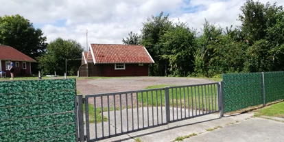 Motorhome parking space - Ostfriesland - Tor zum Stellplatz. Öffnen und einfach reinfahren und parken. - Paddel und Pedal Rorichum