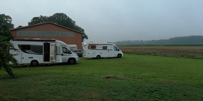 Parkeerplaats voor camper - WLAN: teilweise vorhanden - Helvesiek - Wohnmobilstellplatz in Heber (Surbostel) in der Lüneburger Heide in der Nähe vom Pietzmoor, Böhme und dem Heide Park