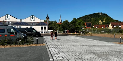 Parkeerplaats voor camper - Schlüsselfeld - Blick zum Käppele - Regiostellplatz am Tuchanger in Zeil am Main