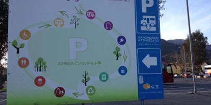 Plaza de aparcamiento para autocaravanas - Finale Ligure - La Sosta