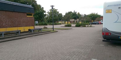 Motorhome parking space - Umgebungsschwerpunkt: Fluss - Lilienthal - Stellplatz am Sportzentrum Ottersberg - Stellplatz am Sportzentrum
