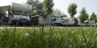 Parkeerplaats voor camper - öffentliche Verkehrsmittel - Sleeswijk-Holstein - Camping Südstrand WoMo-Wiese