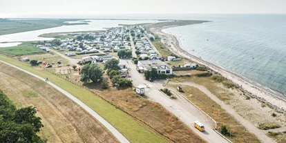 Place de parking pour camping-car - Umgebungsschwerpunkt: See - Insel Fehmarn - Ahoi Camp Fehmarn - Einfahrt - Ahoi Camp Fehmarn