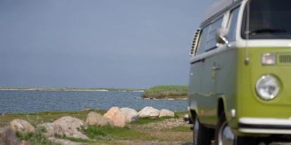 Posto auto camper - Umgebungsschwerpunkt: Meer - Insel Fehmarn - Ahoi Camp Fehmarn - Stellplatz am Binnensee - Ahoi Camp Fehmarn