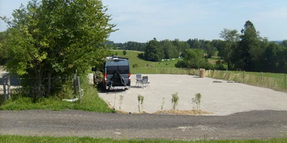 Place de parking pour camping-car - Hunde erlaubt: Hunde erlaubt - Füssen - Stellplatz umgeben von Wiesen - Wohnmobilstellplatz Bergblick