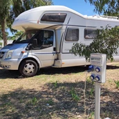 Place de stationnement pour camping-car - Column with electricity on the pitch Birdwatching Zoe Vieste Gargano. - PARKING ZOE