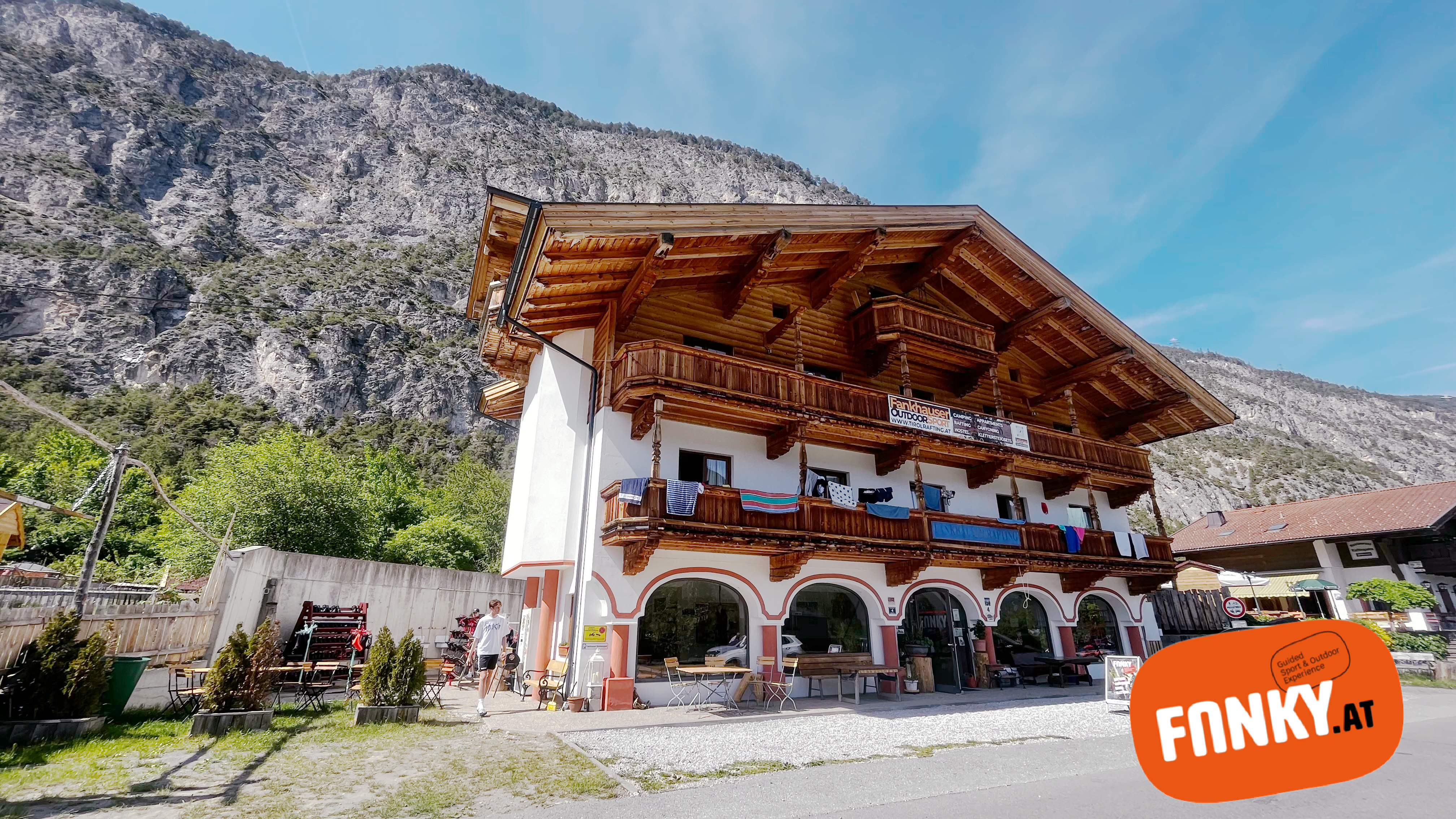Wohnmobilstellplatz - Fankhauser OutdoorSport 
Im Haus befinden sich die Sanitären Anlagen. Die Campingwiese befindet sich hinter unserem Haus :D  - Fanky Guided Sport & Outdoor Experience - Camping im Ötztal