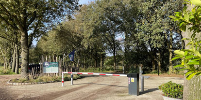 Reisemobilstellplatz - Stromanschluss - Duizel - Unsere Schranke öffnet sich für Sie auf Basis der Kennzeichenerkennung. - Camperplaats Biest-Houtakker