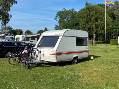 Place de parking pour camping-car - Stellplatz für Wohnwagen - ostseequelle.camp