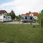 Place de stationnement pour camping-car - Beschreibungstext für das Bild - Weingut & Gästehaus  Helga & Josef ROSENBERGER