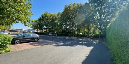 Motorhome parking space - Umgebungsschwerpunkt: am Land - Hammelburg - Stellplatz am Saaletalbad 