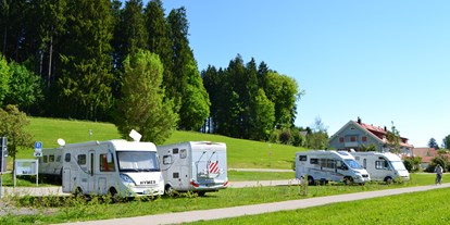 Motorhome parking space - Badestrand - Bavaria - Wohnmobilstellplatz am Waldsee