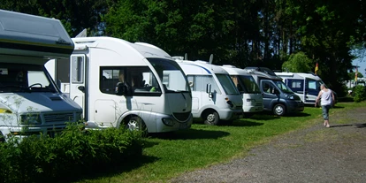 Place de parking pour camping-car - öffentliche Verkehrsmittel - Warmsen - Erste Reihe mit Blick auf die Schifffahrt - Reisemobilhafen Möwennest