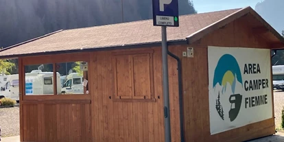 Place de parking pour camping-car - Hunde erlaubt: Hunde erlaubt - Dolomiten - Area Camper Fiemme
