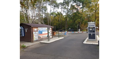 Plaza de aparcamiento para autocaravanas - La Trinité-sur-Mer - (56450) Etape Camping-Cars Aire de Lann Floren