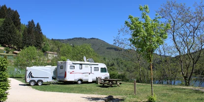 Place de parking pour camping-car - Rhône-Alpes - (07160) Aire Les Collanges, Belsentes