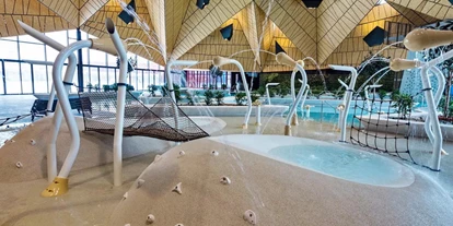 Plaza de aparcamiento para autocaravanas - Stromanschluss - Eslovenia - Indoor pools for kids - Campingplatz Natura – Terme Olimia*****