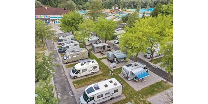 Plaza de aparcamiento para autocaravanas - Pomurje / Montañas Pohorje y alrededores / Savinjska - Pitch Standard - Campingplatz Natura – Terme Olimia*****