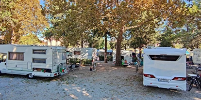 Reisemobilstellplatz - Stromanschluss - Červar-Porat - Campingplatz Lucija***