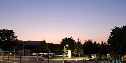 Plaza de aparcamiento para autocaravanas - Stromanschluss - Grecia - Ioannina Camping Glamping