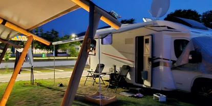 Place de parking pour camping-car - Voria Tzoumerka - pitch - Ioannina Camping Glamping