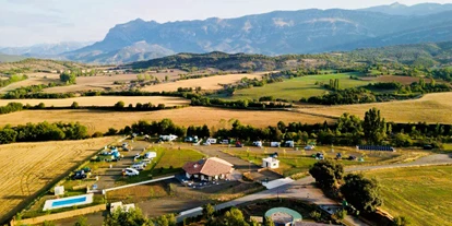 Posto auto camper - Umgebungsschwerpunkt: am Land - Alueza (La Fueva) - Drone view - ECOCAMPING RURAL VALLE DE LA FUEVA