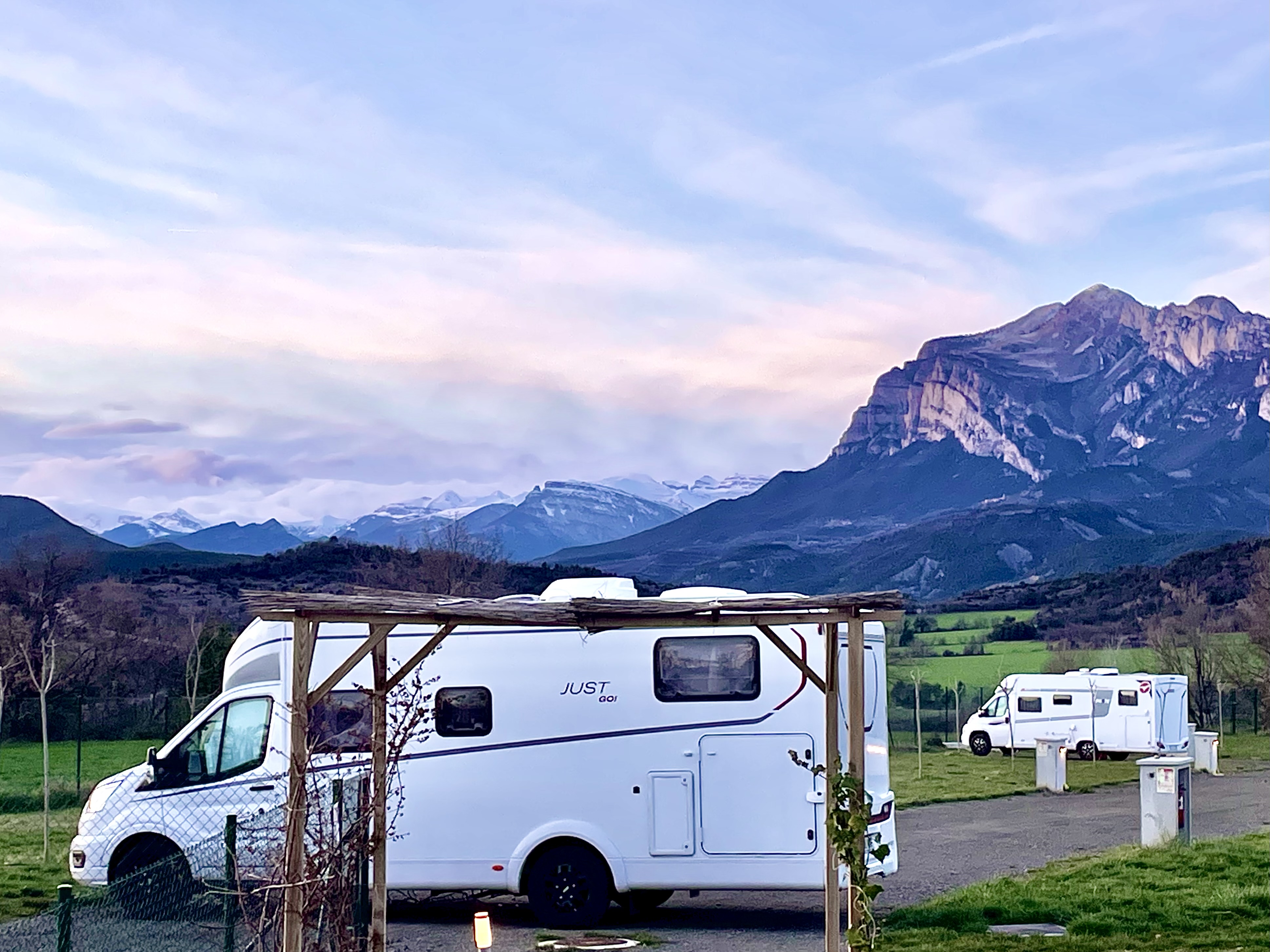 Area camper - Autocaravana Motorhome Mountain - ECOCAMPING RURAL VALLE DE LA FUEVA