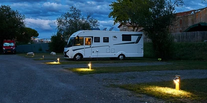 Place de parking pour camping-car - WLAN: teilweise vorhanden - France -  AIRE LE GRAIN (33440)