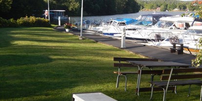 Motorhome parking space - Angelmöglichkeit - Sweden - lawn - Kinda Boat Club