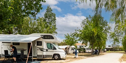 Place de parking pour camping-car - Swimmingpool - Région de l'Alentejo - Orbitur Évora 