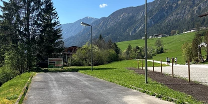 Reisemobilstellplatz - Umgebungsschwerpunkt: am Land - Tirol - Der Stellplatz - Stellplatz beim Schlossblick 
