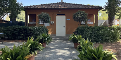 Motorhome parking space - Entsorgung Toilettenkassette - Tuscany - Sanitärgebäude - La Pampa Parking Area & Camp