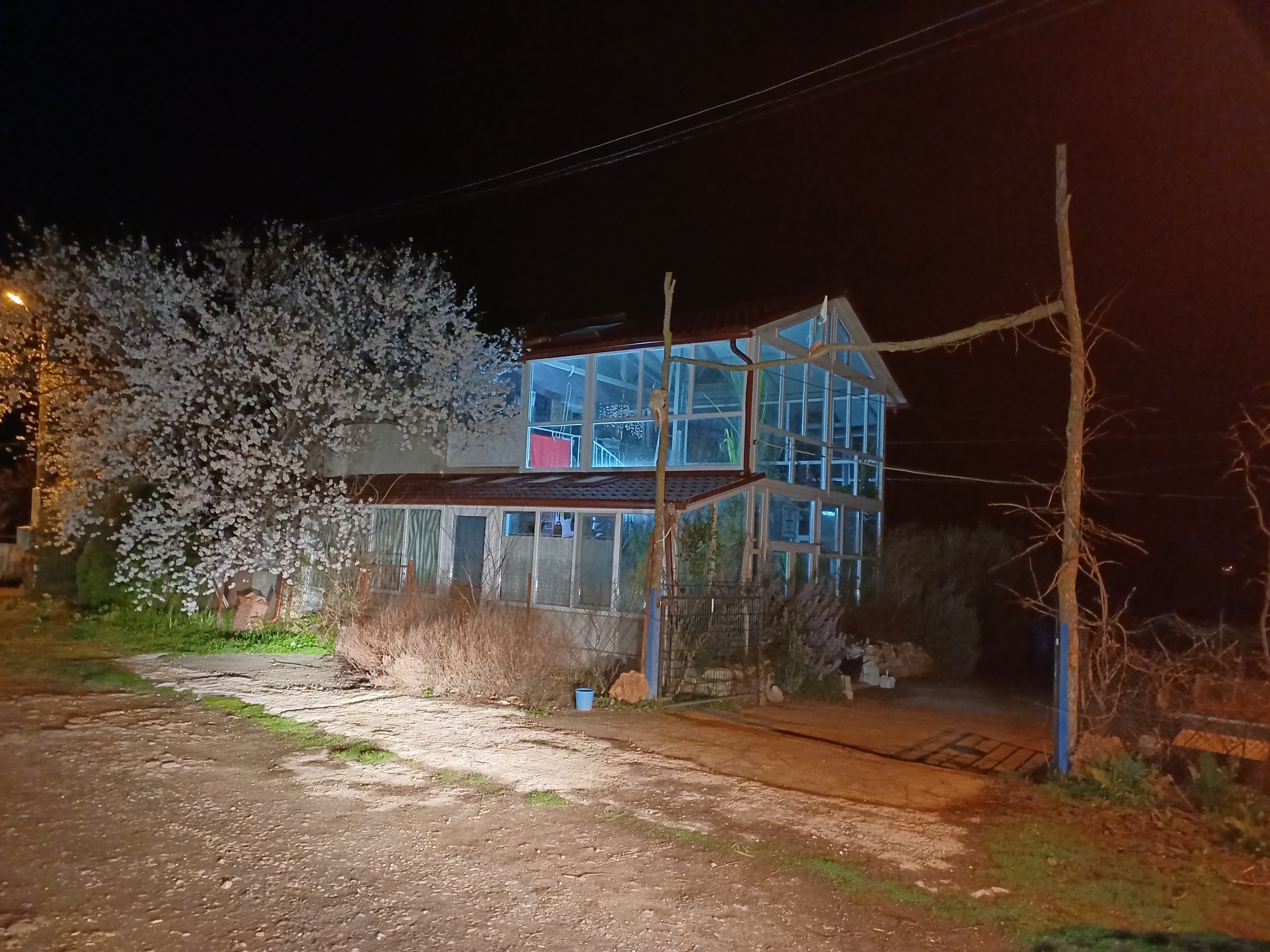 aire de camping-car - Unser Wintergartenhaus neben dem Stellplatz  - Herbs& Eggs