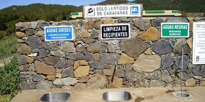 Plaza de aparcamiento para autocaravanas - San Bartolome - Camping Corral de los Juncos [TEJEDA]