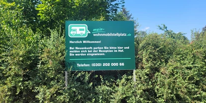 Parkeerplaats voor camper - Duschen - Baruth/Mark - bewachter Premium Wohnmobilstellplatz am S-Bahnhof Königs Wusterhausen b. Berlin
