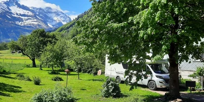 Plaza de aparcamiento para autocaravanas - Wohnwagen erlaubt - Alpen - Stellplatz Bauernhof Au