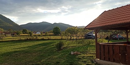 Reisemobilstellplatz - Entsorgung Toilettenkassette - Rumänien - Unsere überdachte Außenküche - Camping Countryside Retezat