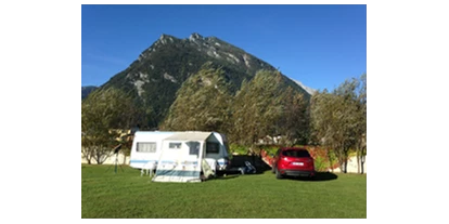 Reisemobilstellplatz - Duschen - Laubichl - Blick auf Hausberg "kleiner Göll" - Camping Martina