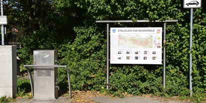 Reisemobilstellplatz - Art des Stellplatz: eigenständiger Stellplatz - Dransfeld - Reisemobilstation Almut-Weingart-Weg 