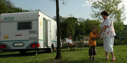 Place de parking pour camping-car - Art des Stellplatz: bei Gewässer - Allemagne - Campingplatz im O-Schatz-Park - Stellplatz auf dem Campingplatz in Oschatz