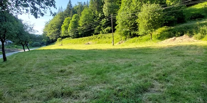 Posto auto camper - Kolárovice Korytné 734 - meadow in village between mountains