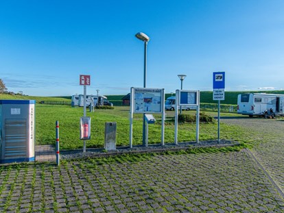 Motorhome parking space - Wintercamping - Wischhafen - San-Station - Stellplatz am Elbdeich
