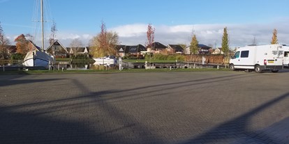 Motorhome parking space - Angelmöglichkeit - Netherlands - Camperplaats Leeuwarden 