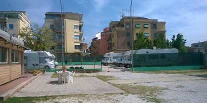 Plaza de aparcamiento para autocaravanas - Rom (Latium) - Area Sosta Camper RomaE