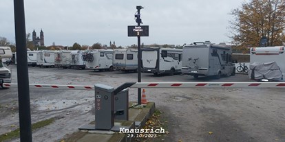 Motorhome parking space - Umgebungsschwerpunkt: Stadt - Magdeburg - Stellplatz am Winterhafen 