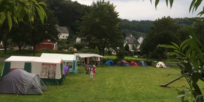 Place de parking pour camping-car - Hunde erlaubt: Hunde teilweise - Marsberg - Zelt und Wohnwagen Platze - Camping Susewind