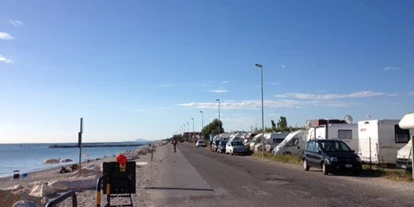 Plaza de aparcamiento para autocaravanas - Badestrand - Ancona - Area Camper Sassonia