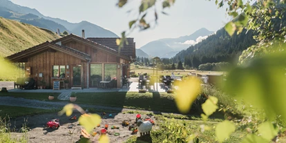 Reisemobilstellplatz - Spielplatz - Graubünden - Restaurant des Camping Viva mit Spielplatz - Camping Viva